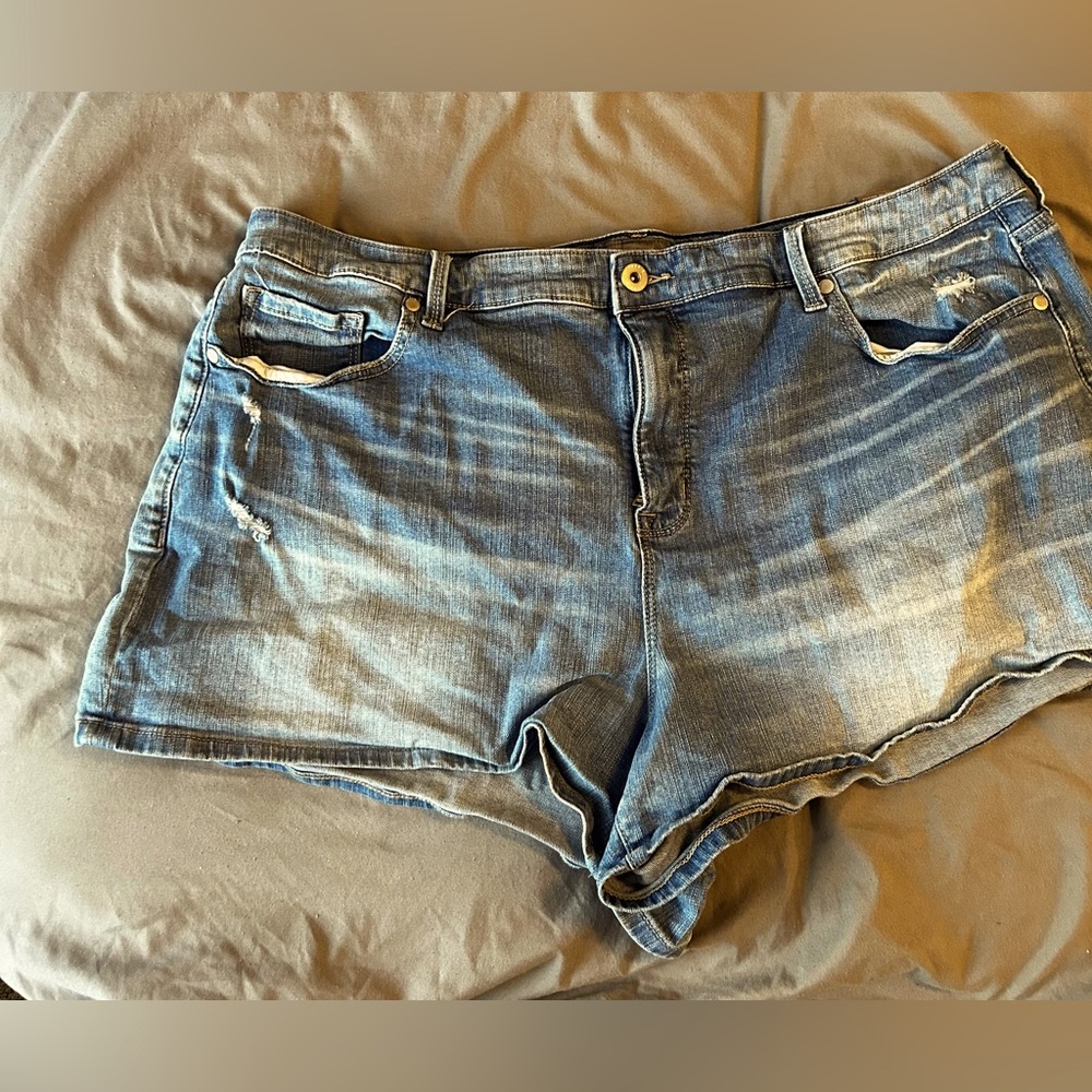 Torrid High Rise Distressed Shortie Short - Vintage Stretch Medium Wash